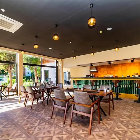 Optimum Luxury Hotel&spa מלון *